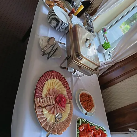 Boutique Empress فندق Rožňava
